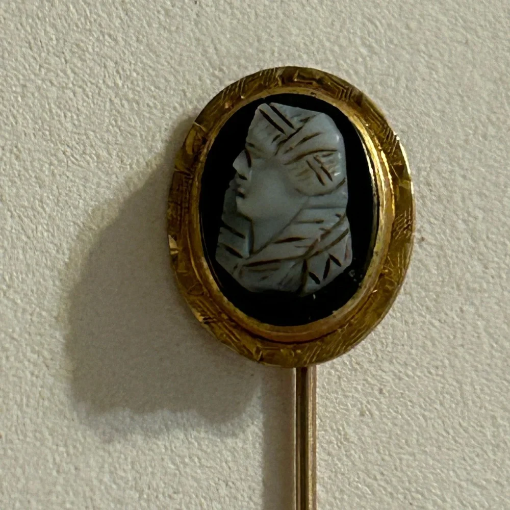 Antique Victorian 10K Yellow Gold Carved Hardstone Cameo Silhouette Stickpin